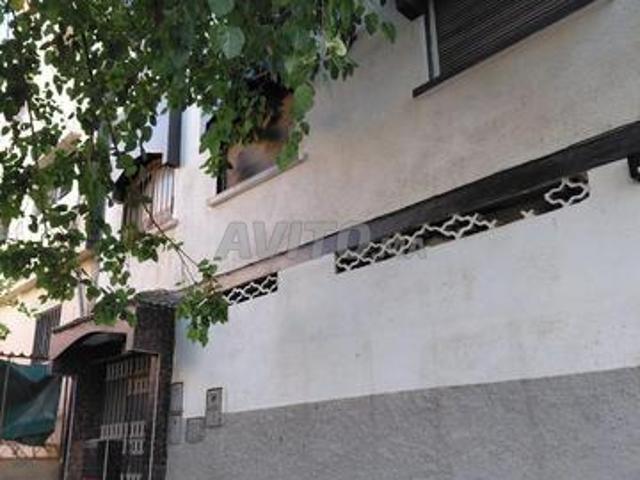 Maison dans le quartier Nahda 1 avec deux façades commerciales
