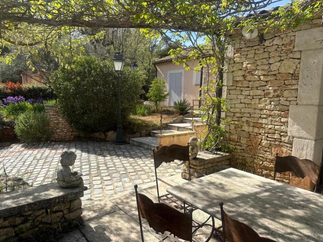 Maison 'dans les ocres'