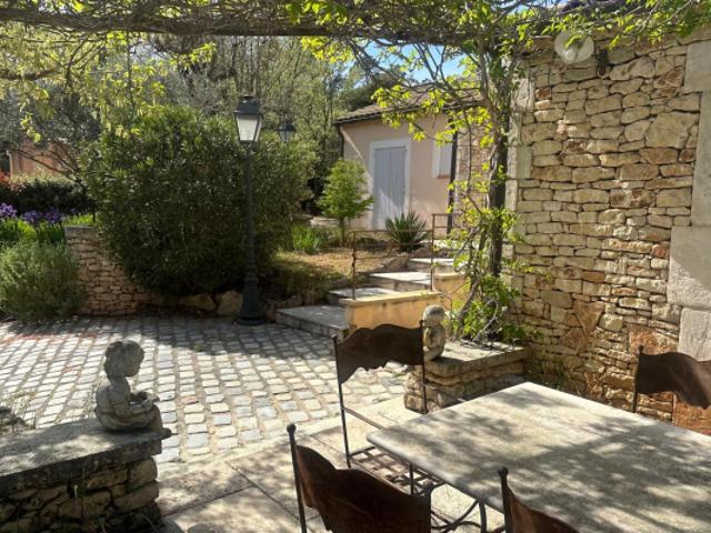 Maison 'dans les ocres'