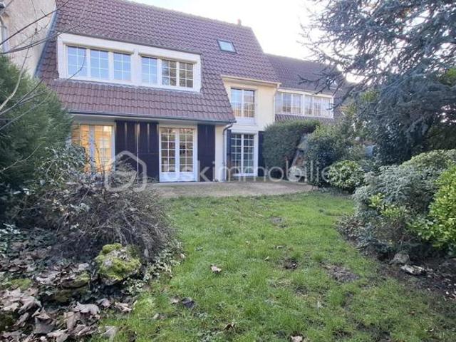 A saisir MAISON FAMILIALE située à BREUILLET Quartier Port Sud 146 m² environ 4 chambres