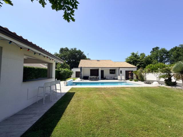 Maison d'Archi de 213m2 avec piscine Saint Jean d'Illac ce
