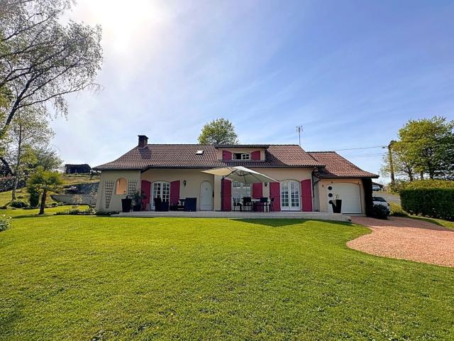 Maison d'architecte 147 m2 avec garage attenant et jardin