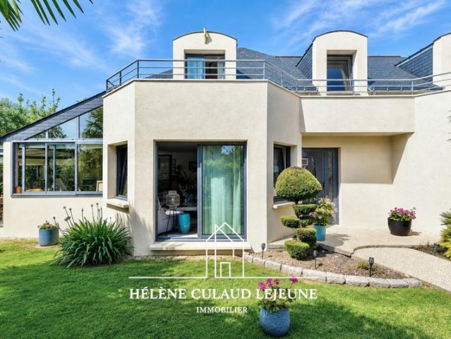MAISON D'ARCHITECTE 157 m² SAINT AVÉ
