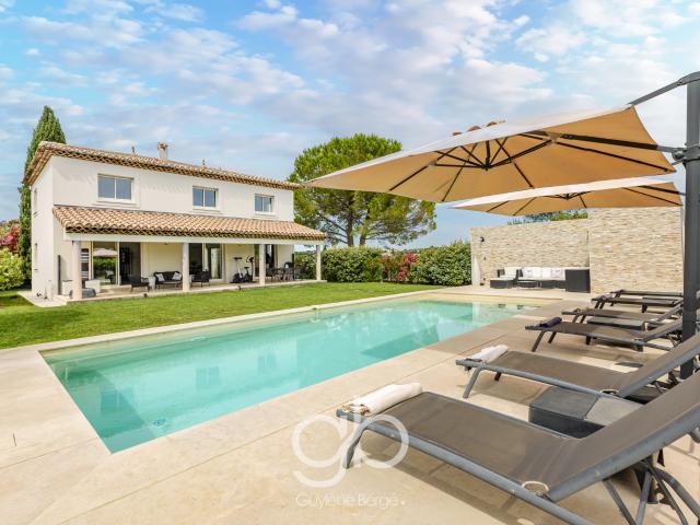 Maison d'Architecte 167m2 sur un terrain de 930m2 avec piscine située Hôpitaux Facultés