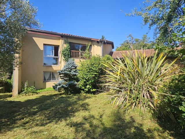 Maison d'Architecte 269 m² Habitables avec Piscine Intérieur. 269m² Saint Gaudens