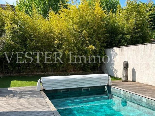 Maison d'architecte 260m² 9 pièces garage piscine