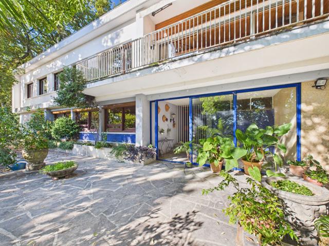 MAISON D'ARCHITECTE 300m² sur PARCELLE 27000m² MONTELIMAR 26200