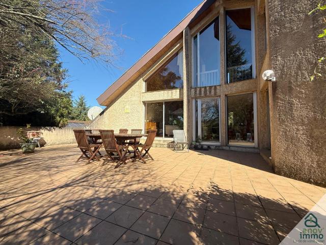 Maison d'architecte 5 chambres Grand terrain constructible 4000 m2 Garage en sous sol FLEAC 16 proch