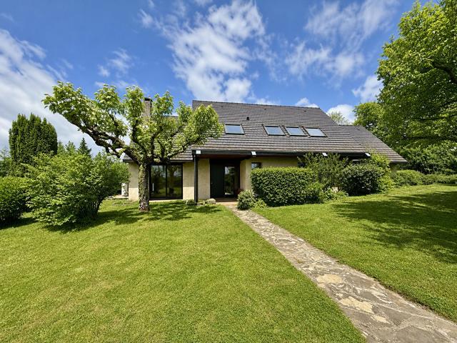 Maison d'architecte 5 pièces 3 chambres 112m2 avec distribution de plain pied sur 3670m2 de terrain !