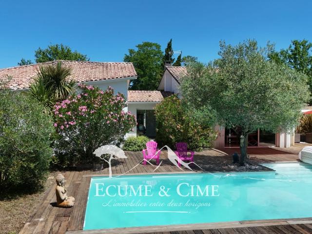 Maison d'architecte, 6 chambres, piscine, grand terrain 194m² Pontenx les Forges