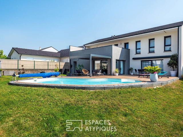 Maison d'architecte contemporaine et sa piscine