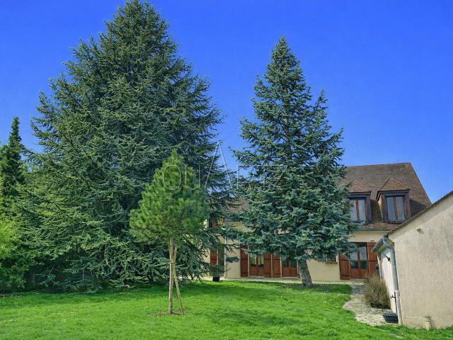 Maison d'architecte à Nesles la Vallée