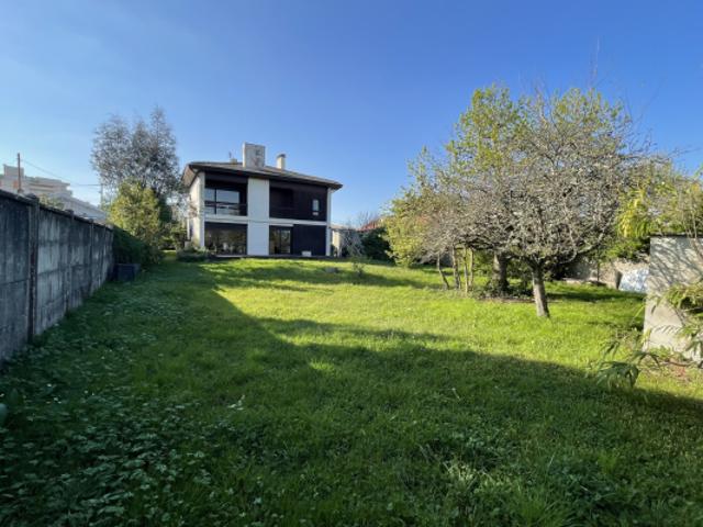 Maison d'architecte à rénover 190m2 4 chambres, un burea