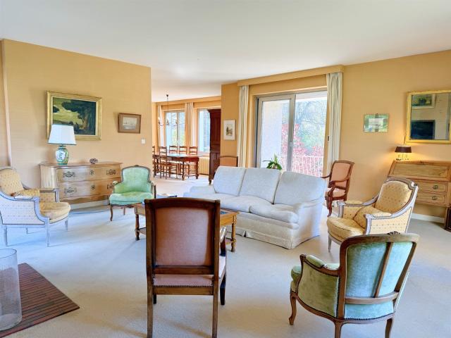 Maison d'architecte au sein d'un parc arboré avec 5 chambres. 240m² La pacaudière