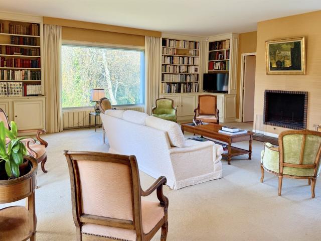 Maison d'architecte au sein d'un parc arboré avec 5 chambres. 240m² Saint Martin d'Estréaux
