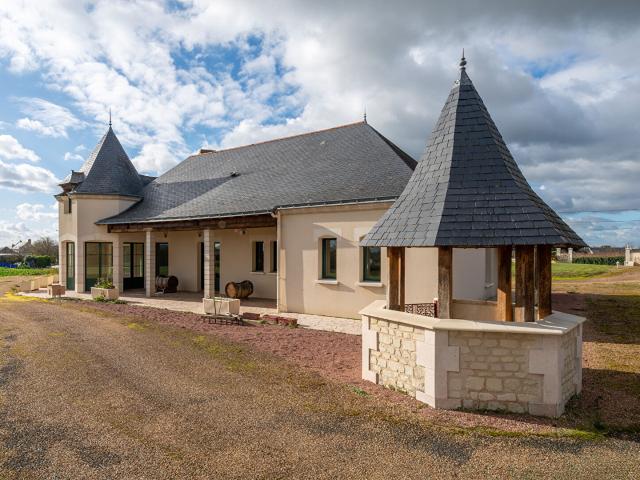 Maison d'architecte avec vie de plain pied et dépendances