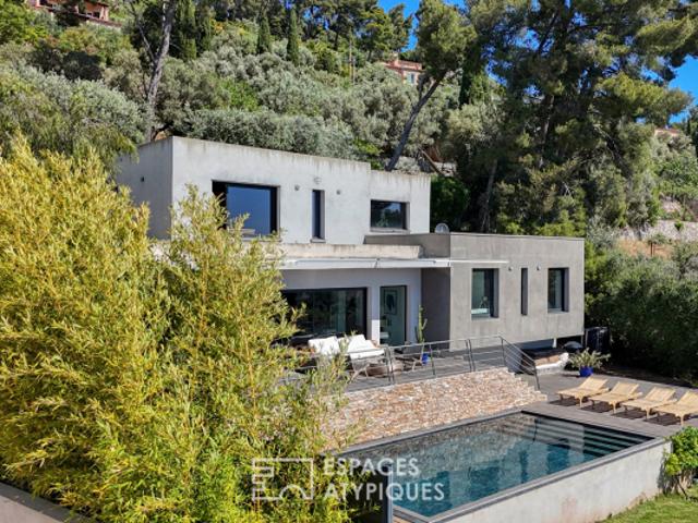 Maison d'architecte avec vue mer