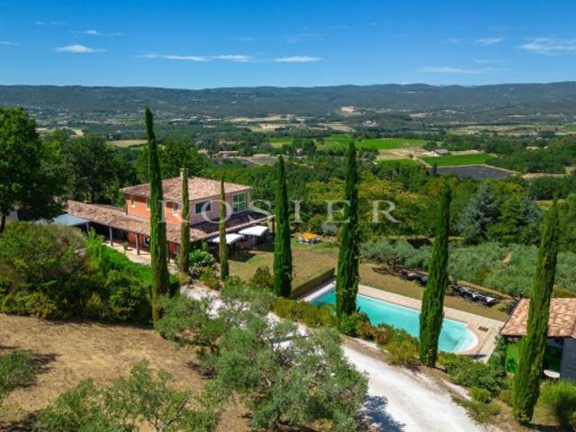 Maison d'architecte avec vue panoramique face au village de Roussillon