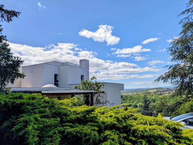 Maison d'architecte avec vue panoramique sur la Chaîne des Puys ! Terrain de 2 600 m2 divisible