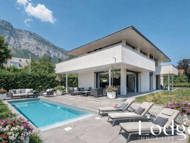 Maison d'architecte avec vues exceptionnelles sur les Massifs