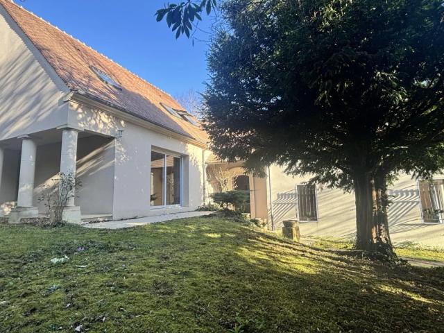 MAISON D'ARCHITECTE AVEC APPARTEMENT