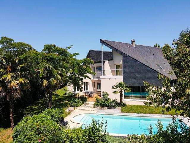 Maison D'architecte Avec Piscine Aux Portes Du Mans 231m² Rouillon