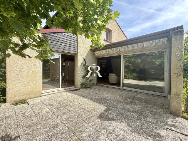 Maison d'architecte avec piscine et beaux volumes