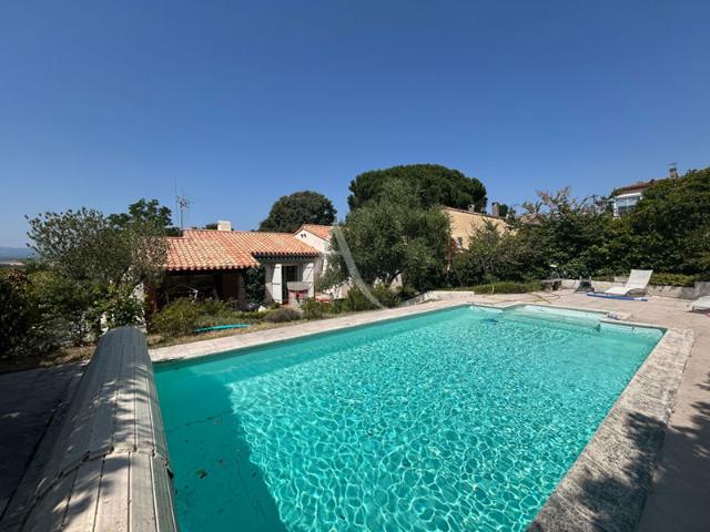 Maison d'architecte avec piscine, et terrain arboré de 1 400 m²
