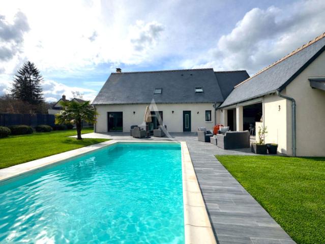 Maison d'architecte avec piscine Pool House équipé Prestations haut de gamme Montlouis sur Loire