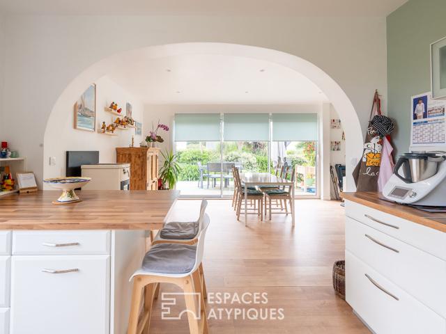 Maison d'architecte avec son gîte en bord de mer