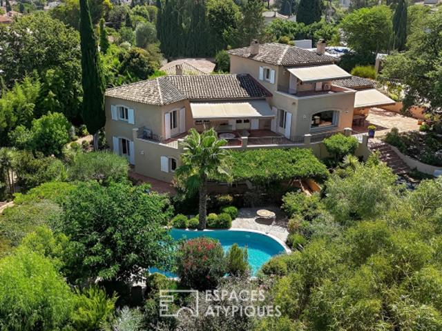 Maison d'architecte grand format, parc paysager piscine et annexes