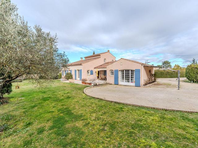 Maison d'architecte de 148 m² sur un terrain de 2200 m² à ve. 148m² Mazan