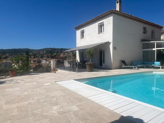 Maison d'architecte de 170 m2 R+1 avec piscine terrasse, sous sol et garage sur 865 m2 de terrain à ALLAUCH 13190