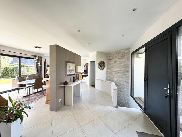 Maison d'architecte de 220m2 de plain pied LE MESNIL LE ROI