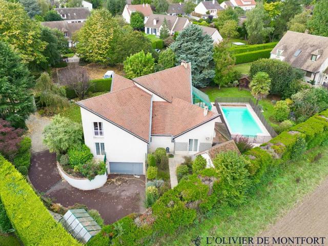 Maison d'architecte de 8 pièce s 280 m² au sol