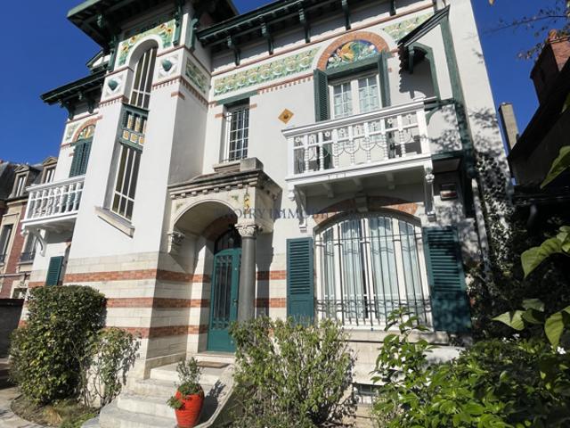 Maison d'architecte de style Art Nouveau, de 9 pièces princ