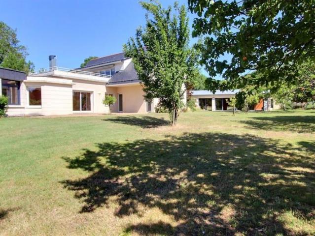 Maison d'architecte La Chapelle Saint Laud 8 pièces 244 m2
