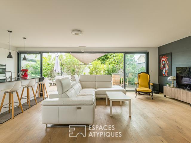 Maison d'architecte lumineuse et économe: le tout à pied à Pessac Centre