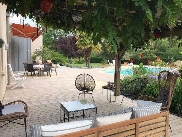 Maison d'architecte nichée dans un parc arboré, au calme absolu