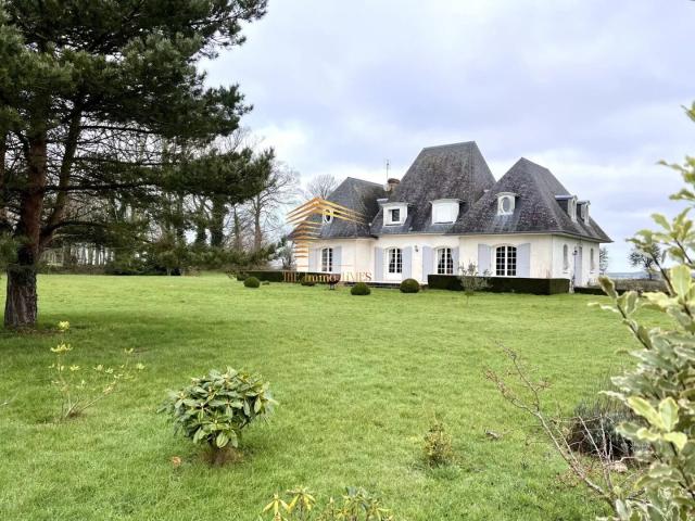 Maison d'architecte sur grand terrain de 5000m2