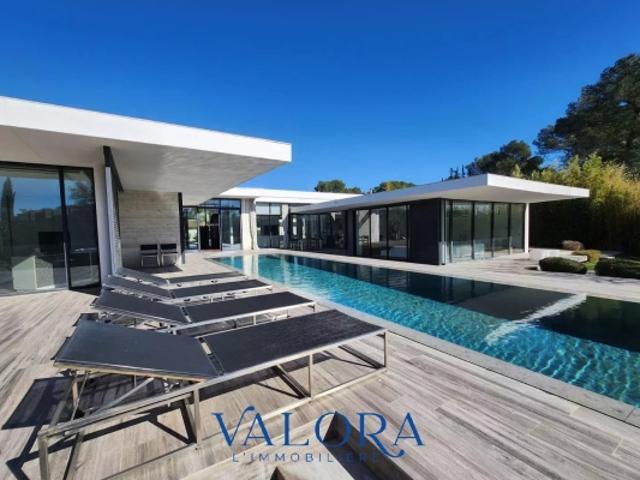 MAISON D'ARCHITECTE PLAIN PIED GOLF DE BARBAROUX BRIGNOLES