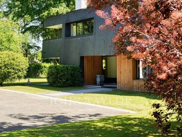 Maison d'architecte rénovée au cœur d'un environnement naturel