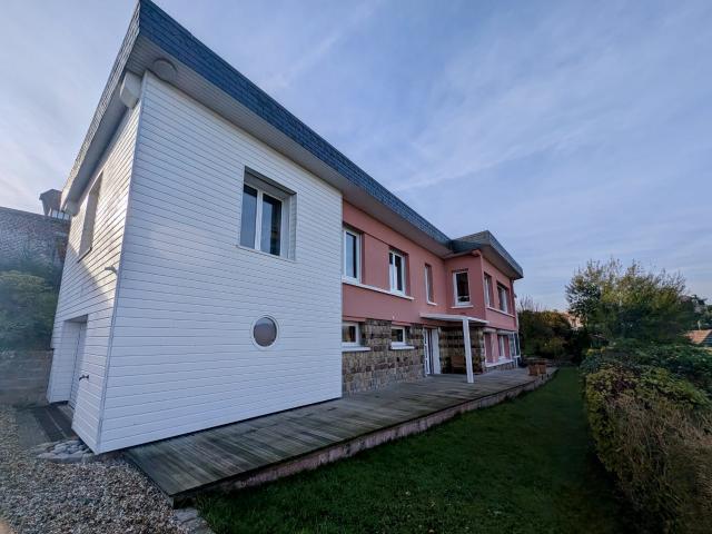 Maison d'architecte vue sur mer