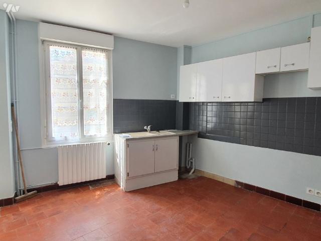Maison deux chambres bourg de Cormes