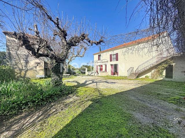 Maison d'exception 8 pièces 159 m² | 270 m² de surface utile. 159m² Boulbon