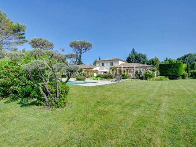 Maison d'exception 280 m² à vendre à proximité d'Aix en Provence