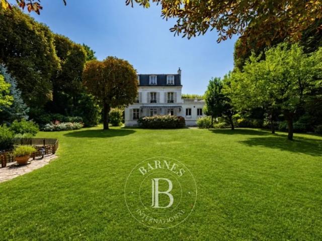 Maison d'exception – Triangle d'or – Grand terrain