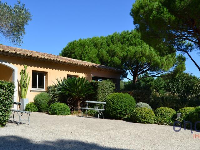 Maison d'exception à Ramatuelle de 320 m2 sur 5000 m2 terrai. 320m² Ramatuelle