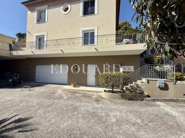 Maison d'exception à vendre avec piscine chauffée, vaste terrasse et belle vue mer panoramique