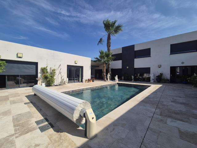 Maison d'exception avec piscine, appartement indépendant et dépendances